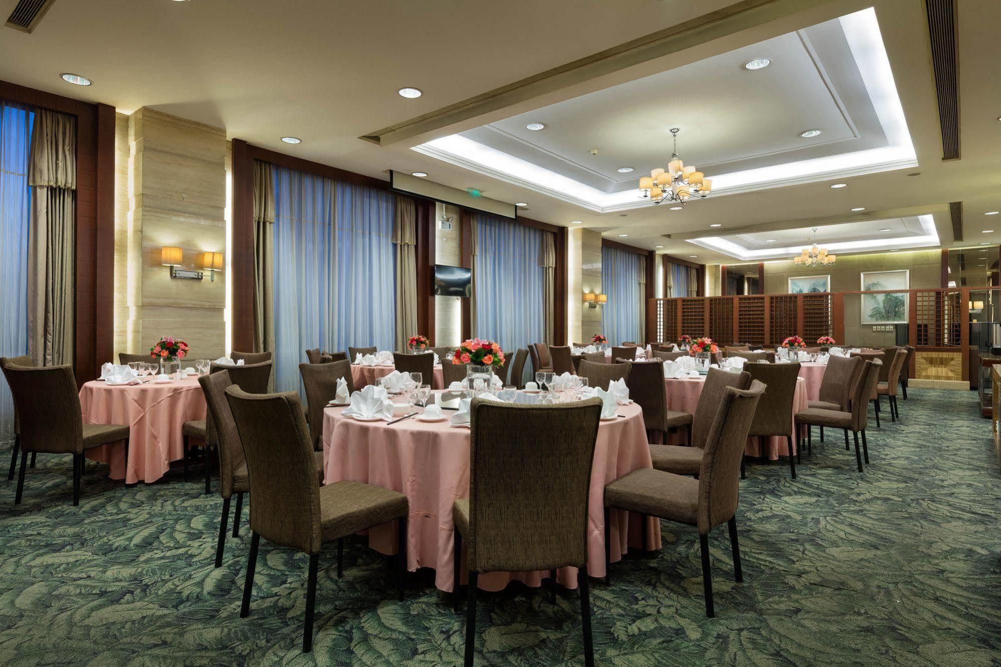 Hotel Ramada Beijing North Changping Esterno foto